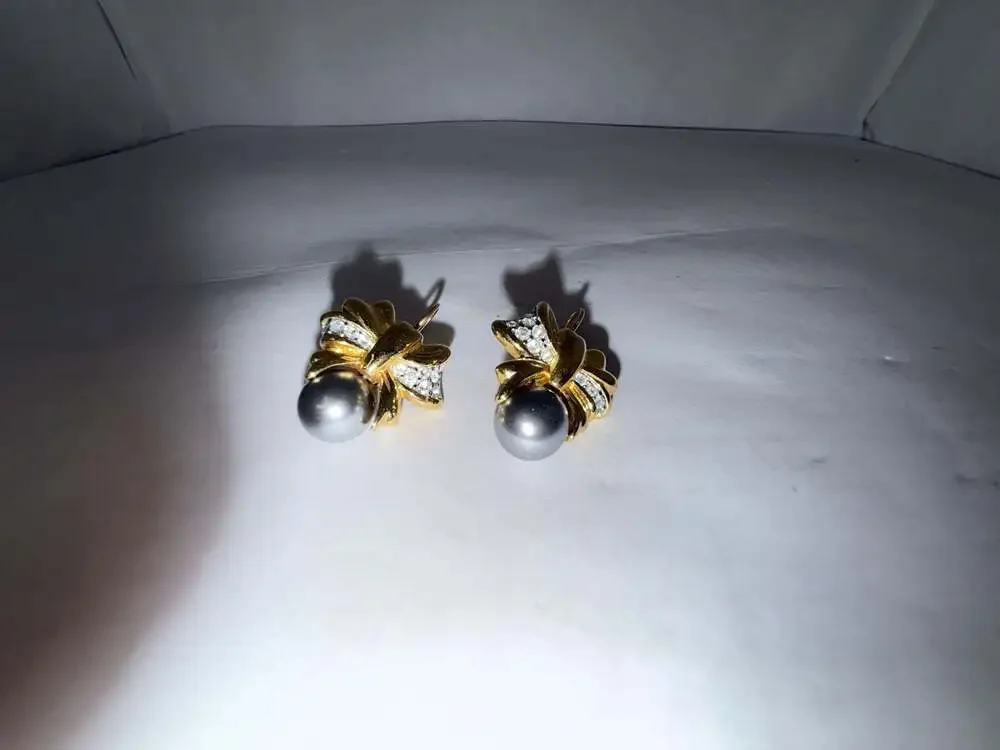 Vintage KJL Kenneth Jay Lane Gold Tone Bow Earrings Rhinest and Grey Faux Pearl - Picture 1 of 4